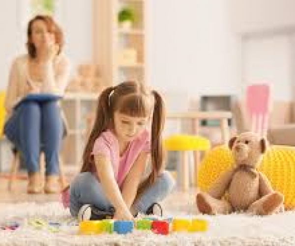 Evde Uygulayabileceğiniz Oyun Terapisi Teknikleri resmi